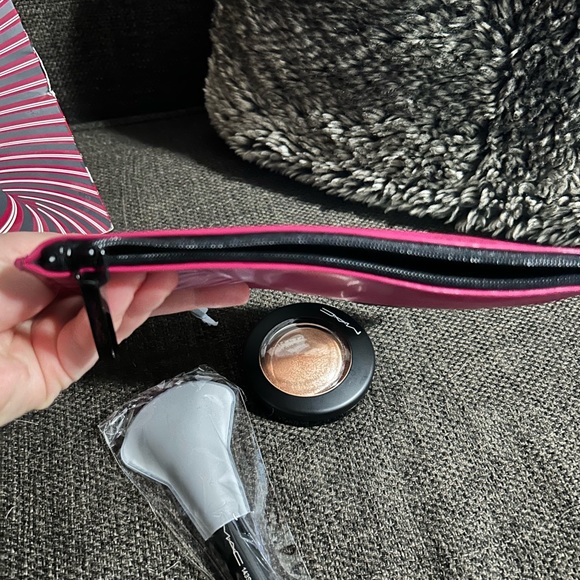 MAC Trick of the light mineralized skinfinish kit - Picture 5 of 7